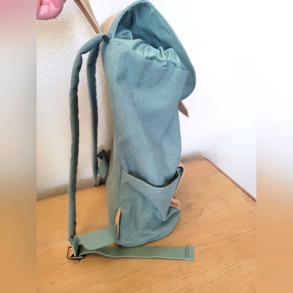 Like New Universal Thread Backpack 🎒 - Picture 4 of 6